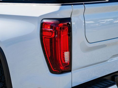 Used 2024 GMC Sierra 1500 AT4 w/ Technology Package AWD/4WD image 11