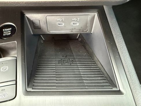 Used 2025 Nissan Kicks SV w/ Charging Package image 23