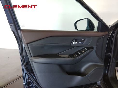 Used 2023 Nissan Rogue SV w/ SV Premium Package image 28