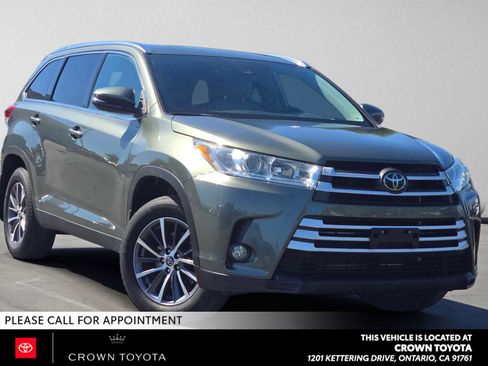 Used 2019 Toyota Highlander XLE w/ Carpet Mat Package (TMS) AWD/4WD image 1