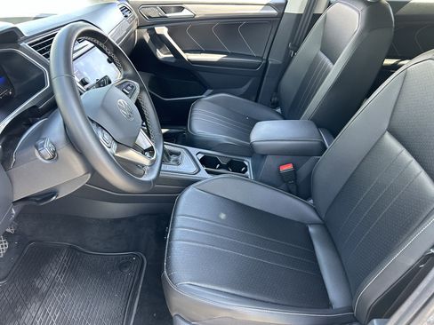 Used 2023 Volkswagen Tiguan SE FWD image 17