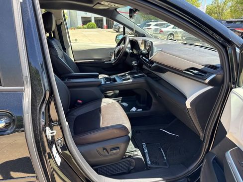 Used 2022 Toyota Sienna Platinum AWD/4WD image 17