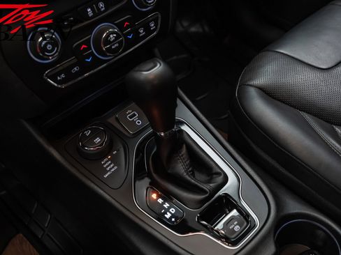 Used 2019 Jeep Cherokee Overland w/ Technology Group image 38