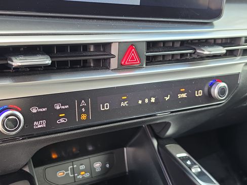Certified 2025 Kia Sorento S FWD image 24