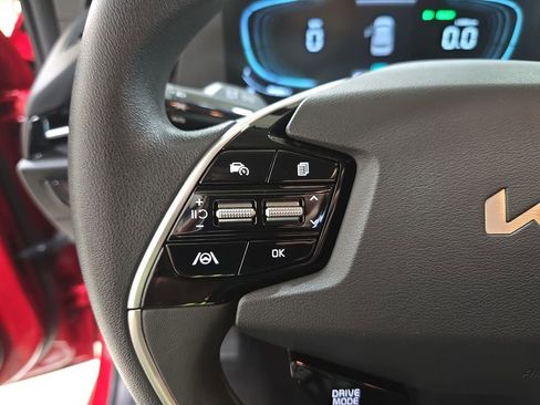 Used 2024 Kia Niro LX image 18