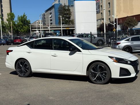 Used 2024 Nissan Altima 2.5 SR image 8