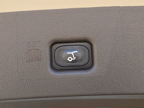 Used 2023 Lincoln Nautilus FWD w/ Premium Package image 13