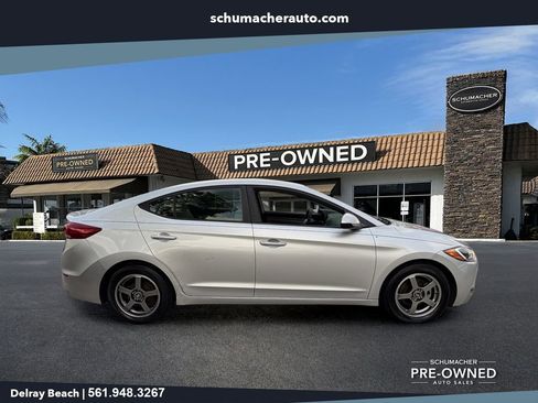 Used 2017 Hyundai Elantra SE FWD image 8