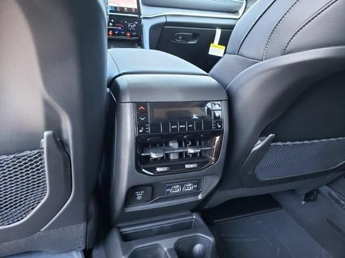 Used 2023 Jeep Grand Cherokee L Limited AWD/4WD image 10