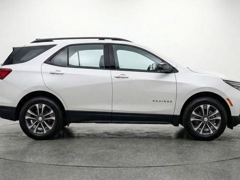 Used 2025 Chevrolet Equinox LT image 11