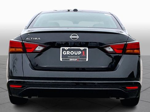 Used 2025 Nissan Altima 2.5 SV image 4