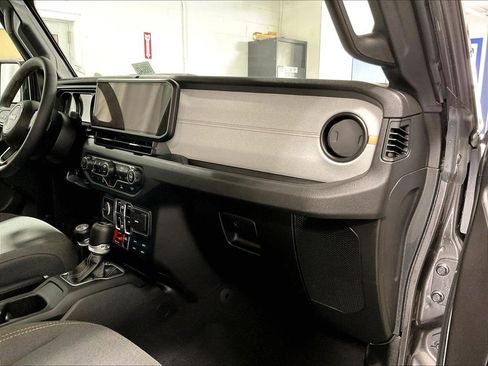 Used 2024 Jeep Wrangler Unlimited AWD/4WD image 13
