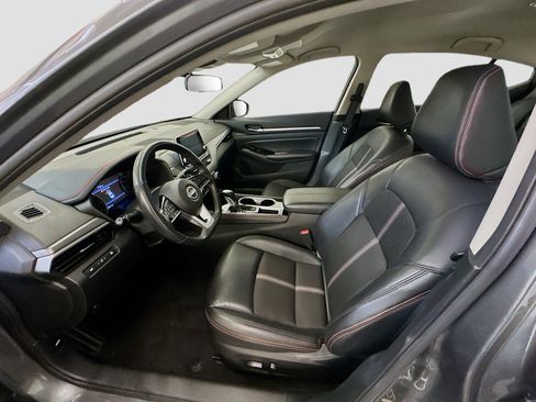 Used 2025 Nissan Altima 2.5 SR FWD image 13