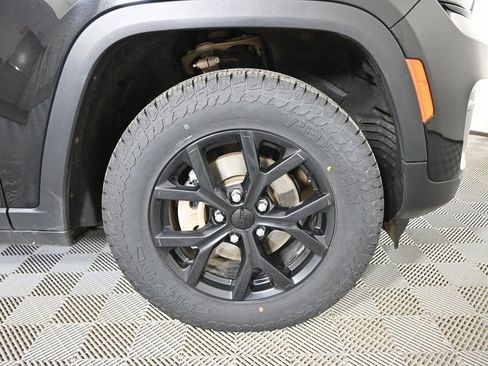 Used 2024 Jeep Grand Cherokee Altitude AWD/4WD image 11