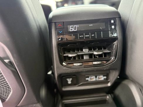 Used 2022 Jeep Grand Cherokee L Limited AWD/4WD image 27