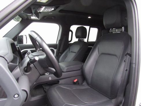 Used 2024 Land Rover Defender 130 X-Dynamic SE AWD/4WD image 10