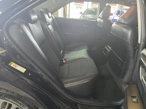 Used 2015 Toyota Camry SE image 16