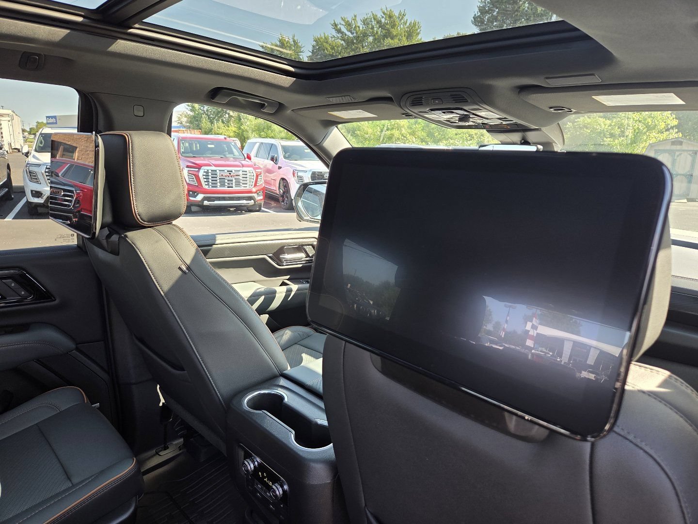 New 2026 GMC Yukon AT4 w/ AT4 Premium Plus Package AWD/4WD image 27