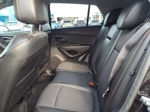 Used 2020 Chevrolet Trax LT w/ LT Convenience Package image 17