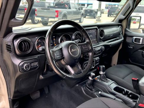Used 2022 Jeep Gladiator Sport AWD/4WD image 17