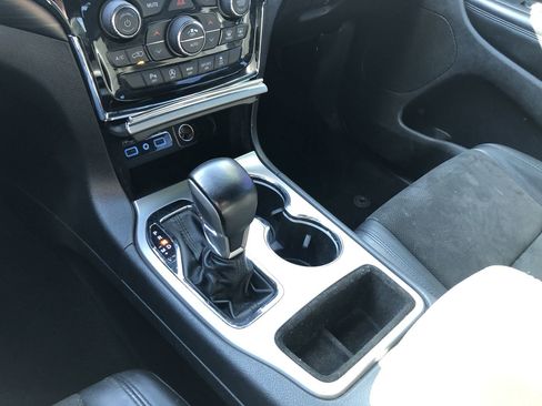 Used 2021 Jeep Grand Cherokee Laredo X image 19