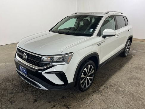 Certified 2023 Volkswagen Taos SE image 1