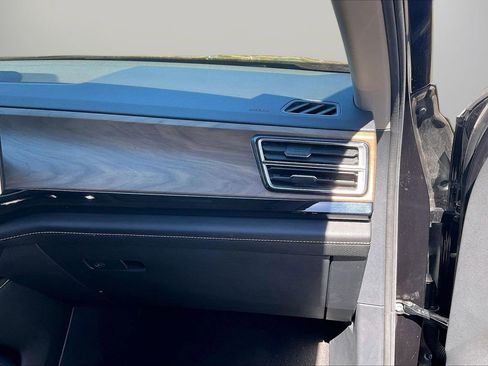 Used 2024 Volkswagen Atlas SE image 21