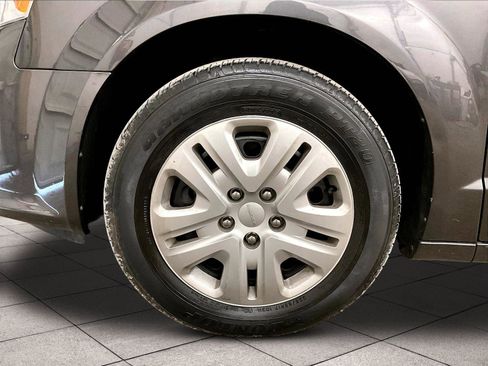 Used 2019 Dodge Grand Caravan SE image 8