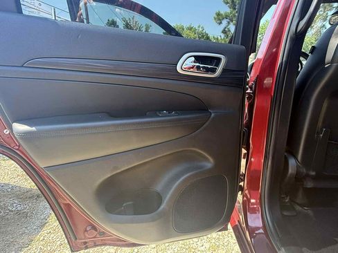 Used 2020 Jeep Grand Cherokee Altitude image 25