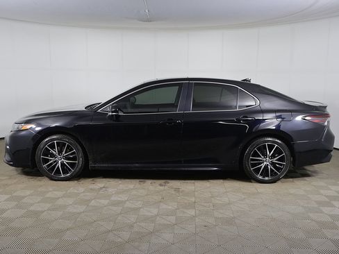 Used 2024 Toyota Camry SE image 11