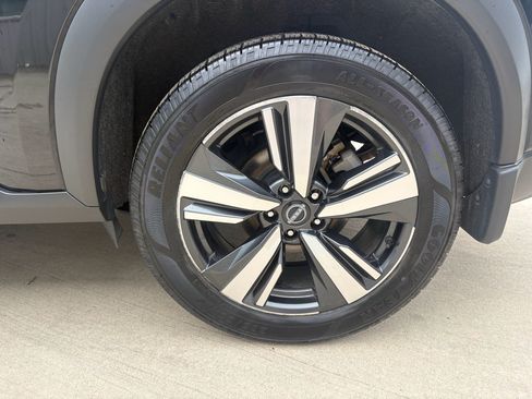 Used 2023 Nissan Rogue SL w/ SL Premium Package FWD image 40