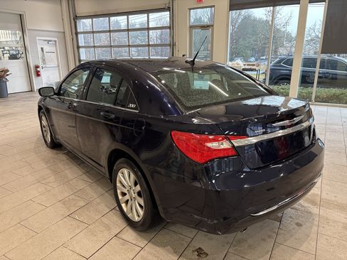 Used 2011 Chrysler 200 Touring w/ Cold Weather Group image 6