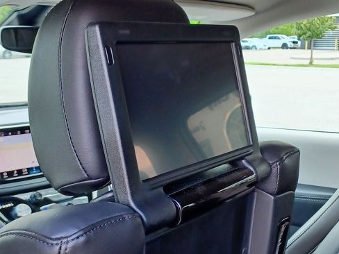 Used 2023 Chrysler Pacifica Touring-L w/ Uconnect Theater Family Group AWD/4WD image 31