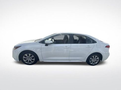 Used 2023 Toyota Corolla LE image 2