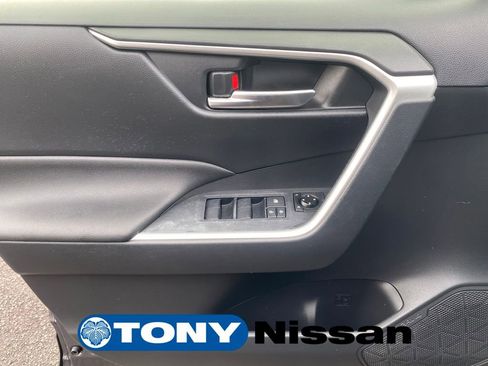 Used 2019 Toyota RAV4 XLE FWD image 13