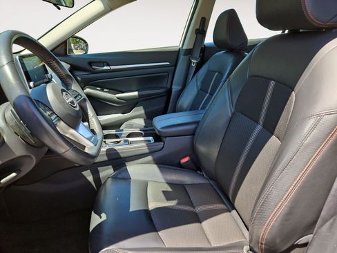 Used 2024 Nissan Altima 2.5 SR FWD image 9