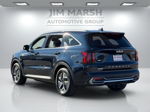 Used 2022 Kia Sorento S image 4