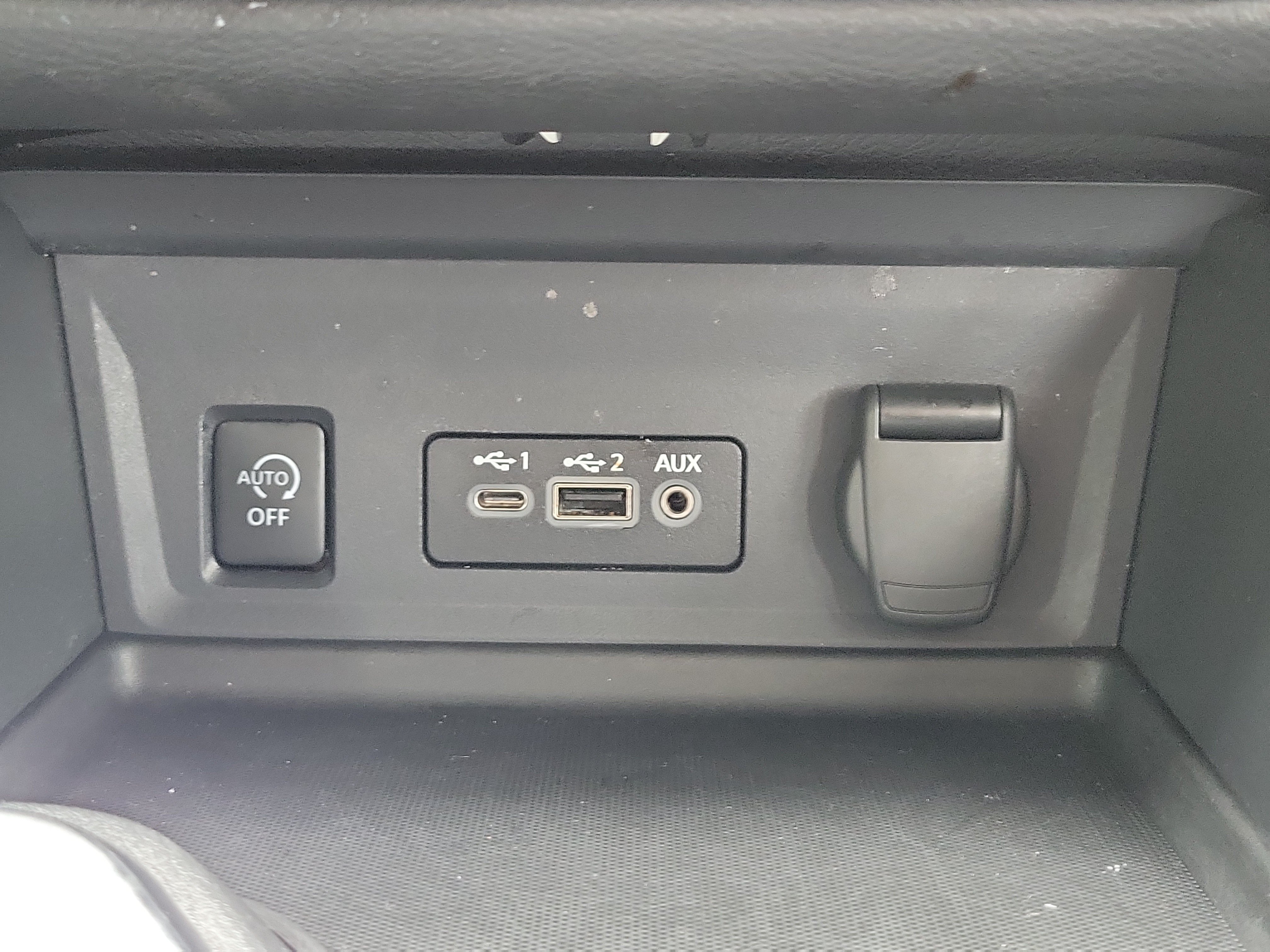 Certified 2025 Nissan Sentra SV FWD image 28