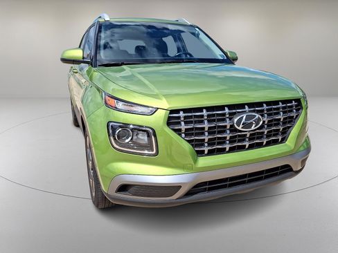 Used 2023 Hyundai Venue SEL w/ Cargo Package FWD image 2