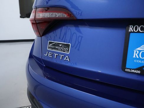 Used 2022 Volkswagen Jetta Sport image 10