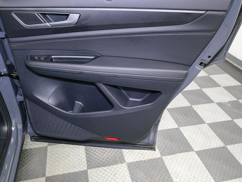 Used 2025 Volkswagen Atlas Cross Sport SEL R-Line image 28