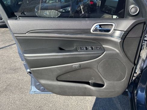 Used 2019 Jeep Grand Cherokee Limited image 14
