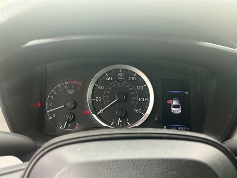 Used 2020 Toyota Corolla LE image 12