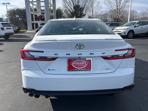 Used 2025 Toyota Camry SE image 6