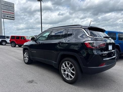 Used 2024 Jeep Compass Latitude AWD/4WD image 5