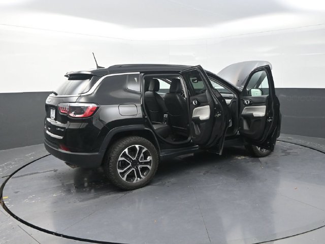 Used 2022 Jeep Compass Limited w/ Sun and Sound Group AWD/4WD image 35