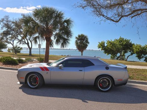 Used 2015 Dodge Challenger SRT Hellcat RWD image 19