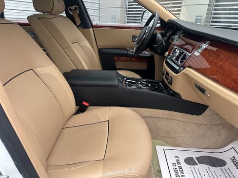 Used 2014 Rolls-Royce Ghost RWD image 23