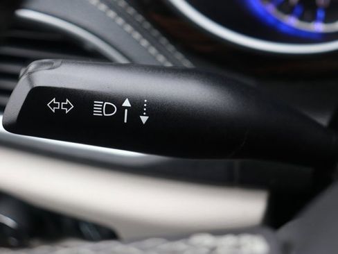 Used 2023 Chrysler Pacifica Limited image 22