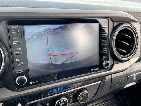 Used 2022 Toyota Tacoma TRD Sport w/ Technology Package AWD/4WD image 27